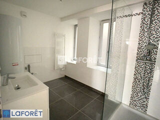  Appartement à louer 3 pièces 84 m²