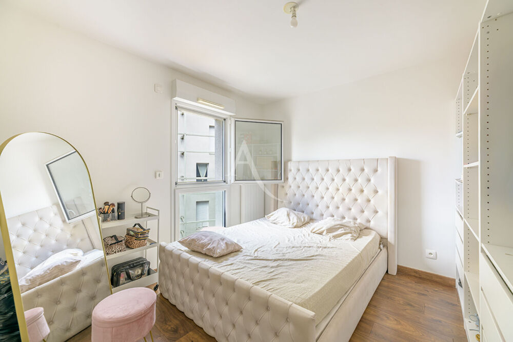 Vente Appartement Investissez à Tours dans un T2 récent avec parking et locataire en place Tours