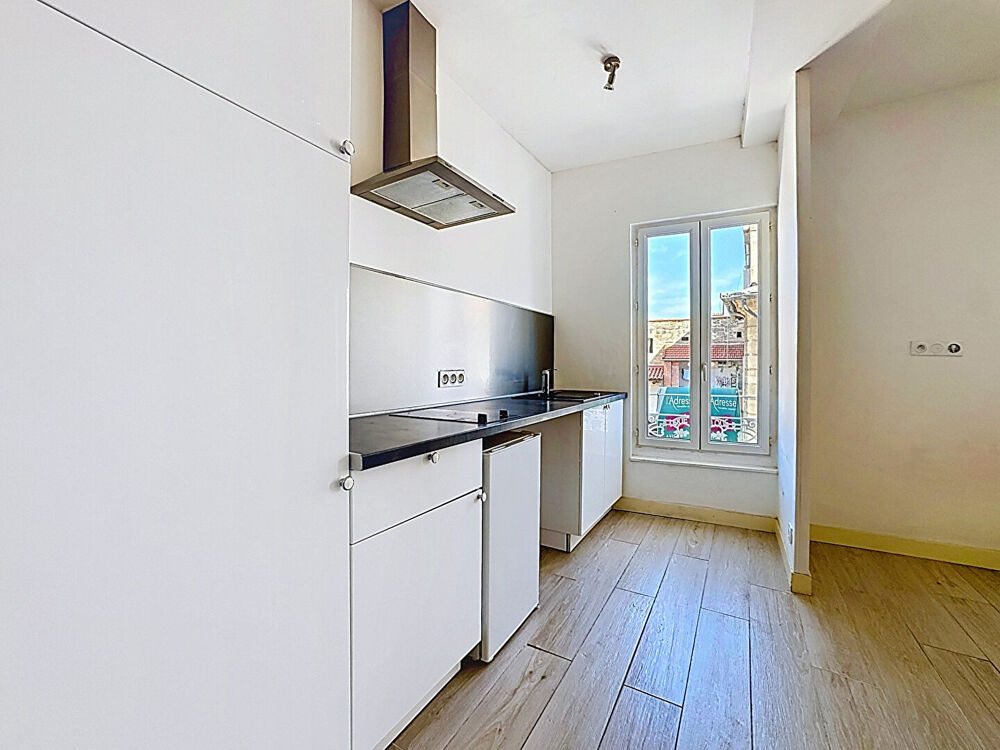 Location Appartement Avignon Intra Muros Rue Saint Agricol Studio 28m² Avignon