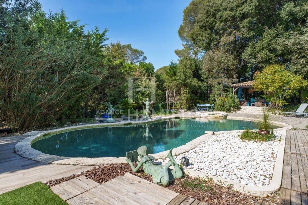 Élégante Villa dArchitecte avec Piscine