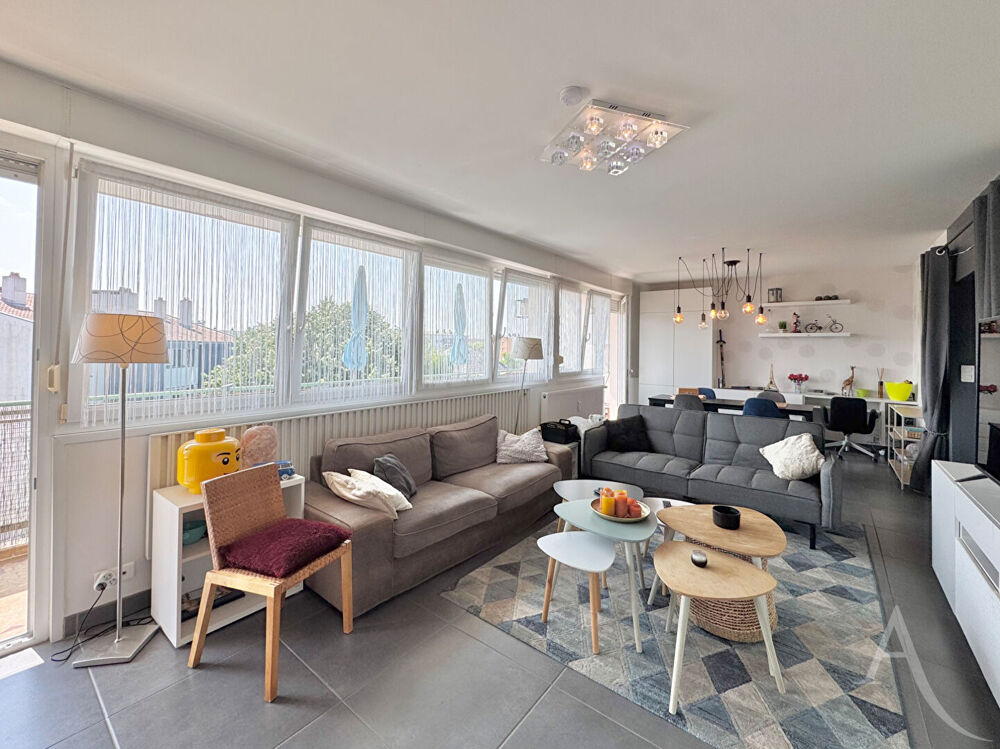 T5 familial traversant de 116 m² - Terrasse, garage, ascenseur - Gare à 10 min