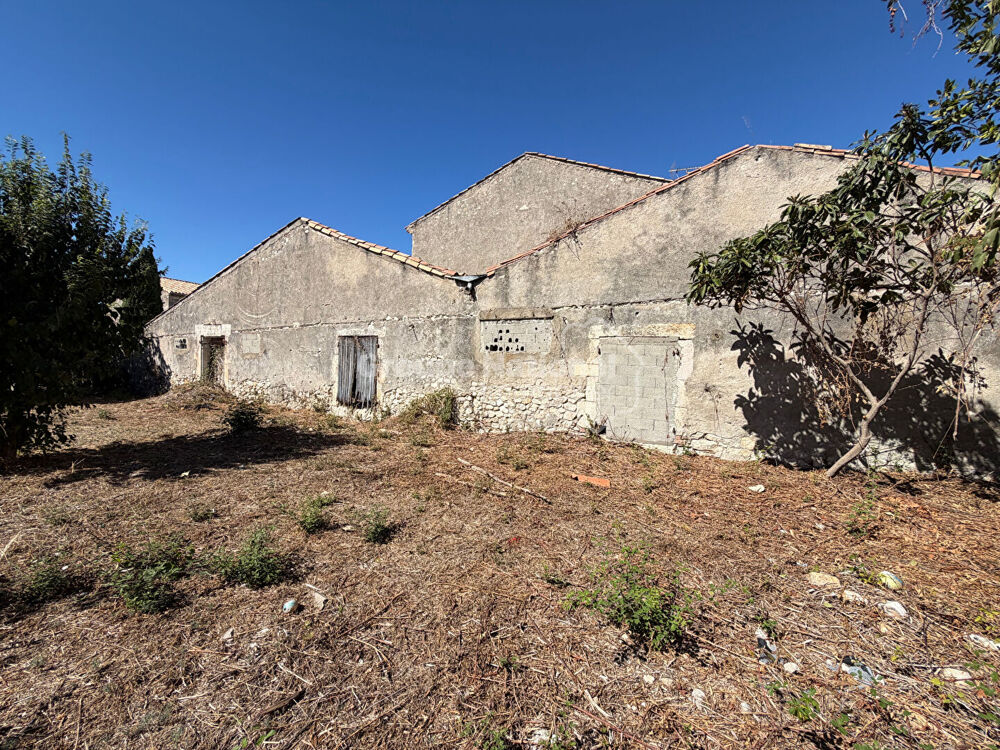 Bâti avec jardin attenant