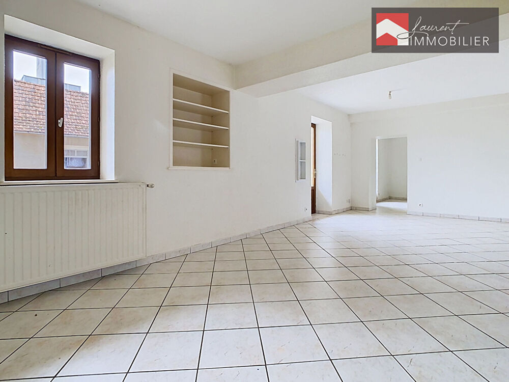 Simandre - Ensemble immobilier avec maison, grange et nombreuses dépendances - 212 000