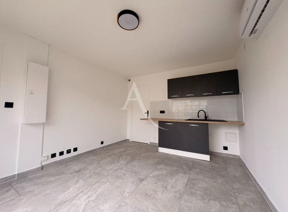 Location Appartement PETIT T2 26m² + TERRASSE + PARKING - MENUCOURT Menucourt