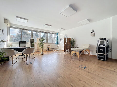 Emplacement strat&eacute;gique &agrave; Tassin-la-Demi-Lune - Au calme - Bureaux enti&egrave;rement r&eacute;nov&eacute;s de 58,17m2 au 1er etage + une place de pa 175000 69160 Tassin la demi lune