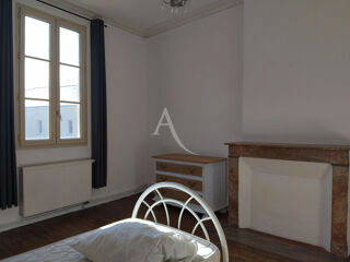  Appartement à louer 4 pièces 122 m²