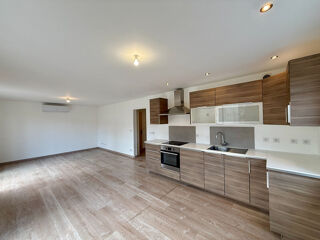  Appartement à louer 3 pièces 75 m²