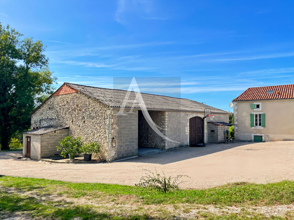 Authentique propriété en pierre avec piscine, dépendances et vignoble