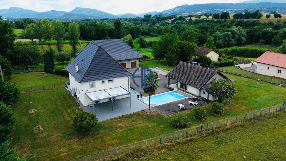 Superbe maison 8 pièces climatisée avec piscine, salon d'été climatisé et dépendances