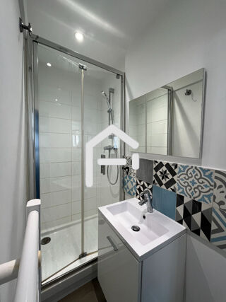  Immeuble � vendre 11 pi�ces 325 m�