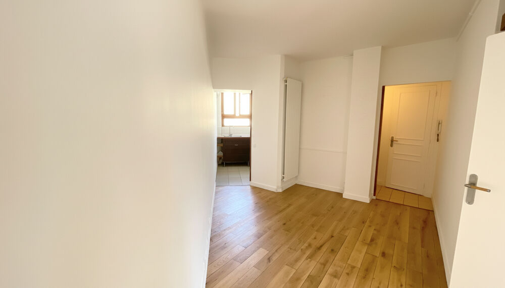 Vente Appartement Buttes Chaumont, métro Botzaris, T2 de 36 m² avec ascenseur et cave Paris 19