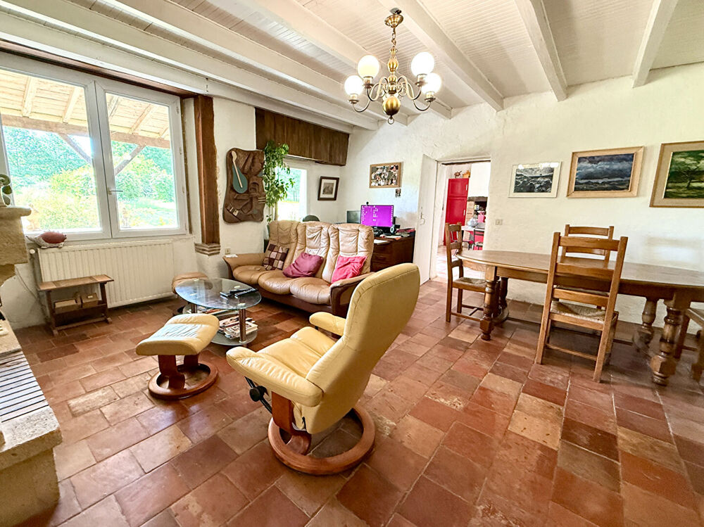 Vente Maison LOT-ET-GARONNE CASTELMORON-SUR-LOT  Propriété à la campagne de 165m2, comprenant 3 chambres et un atelier d'artiste sur un terra Castelmoron sur lot