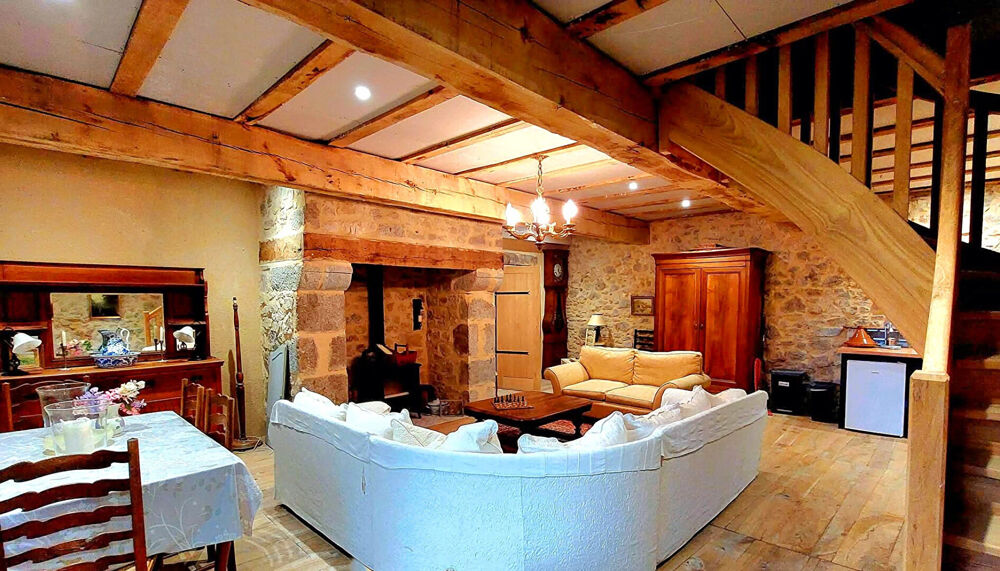 Grande propriété avec gîte spacieux, au calme