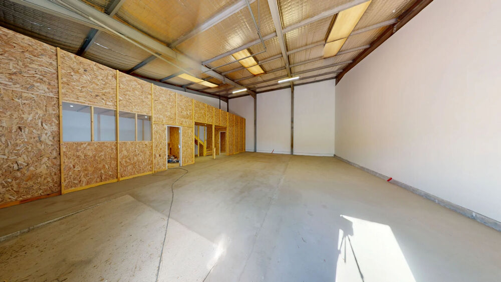   Entrepôt / local d'activités Fréjus 250 m2 + terrain Frejus
