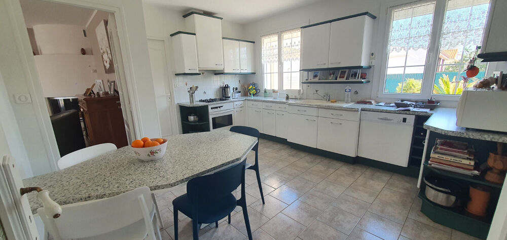 Maison Saint-Agnant 145 m2 avec 5 chambres et 2 garages