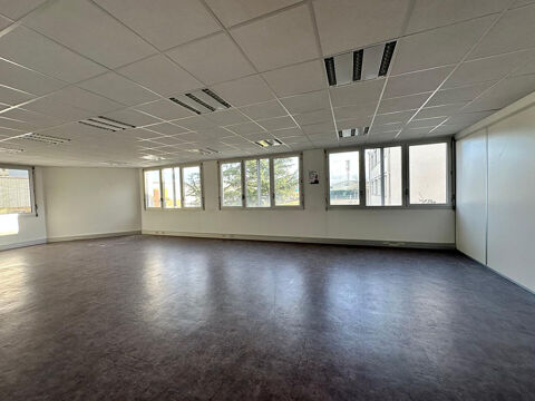   ÉTAGE COMPLET DE BUREAUX CLOISONNÉS , ENVIRON 770 m²  AU 1ER ETAGE - accès PMR - PARKING PRIVÉ 