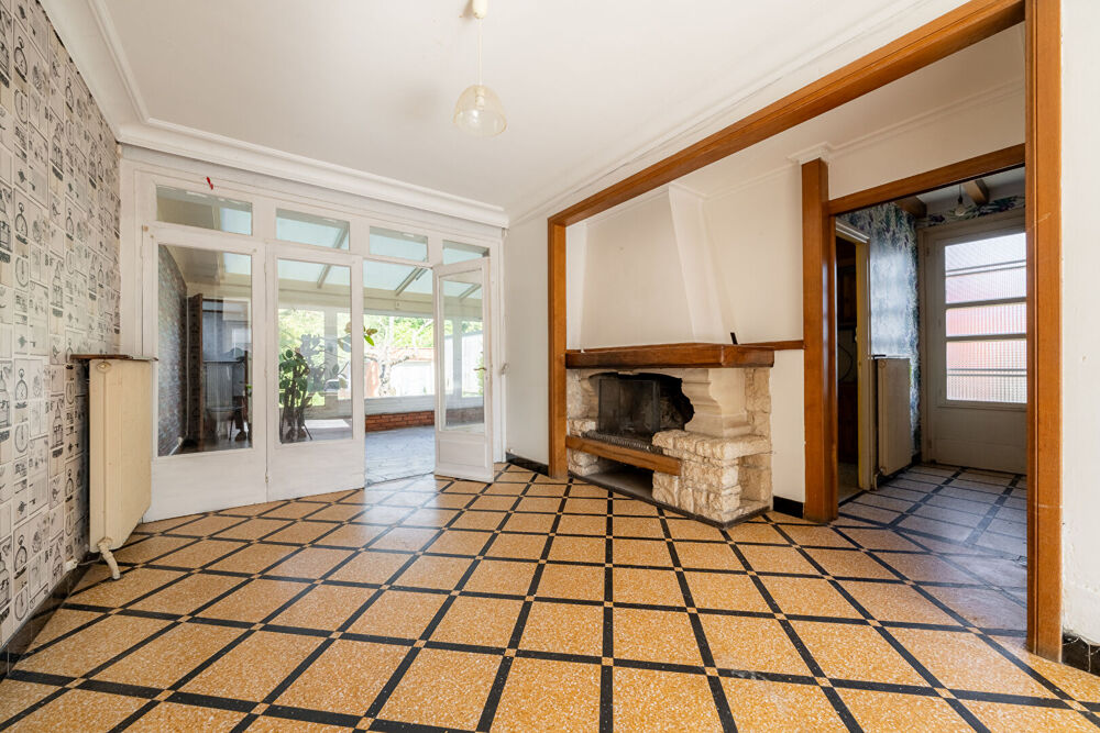 Maison semi-individuelle, 3 chambres, jardin, garage.