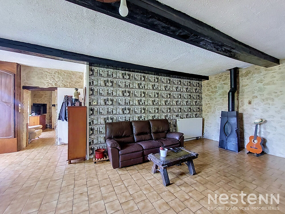 A Vendre Maison en pierre rénovée avec dépendances sur plus de 6 600 m² à Saint-Puy