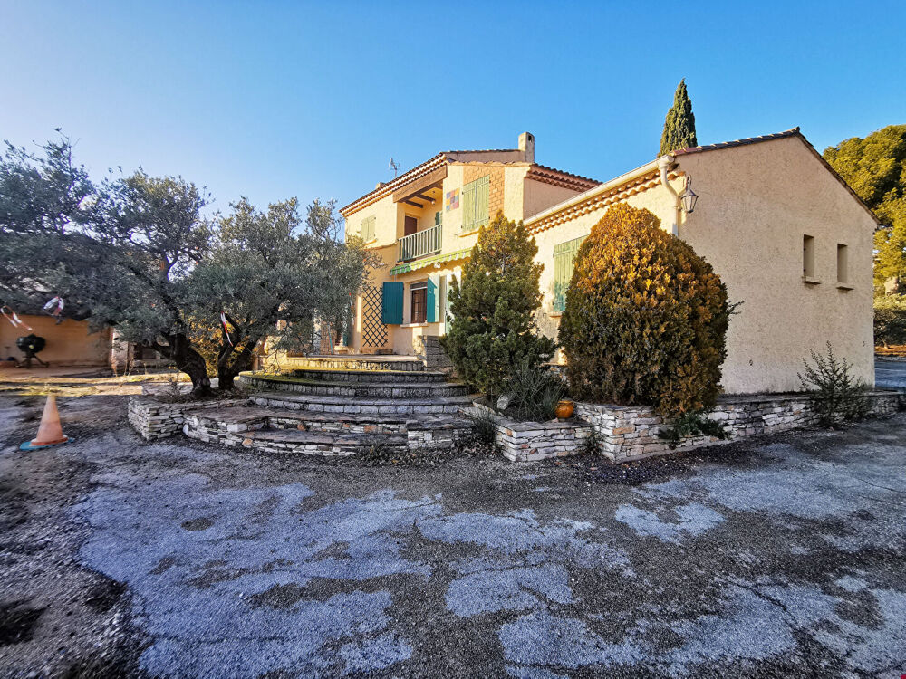 MAISON TRADITIONNELLE T5 (CONSTRUITE EN 1973) DE 138 m² SUR UN TERRAIN DE 1 003 m2