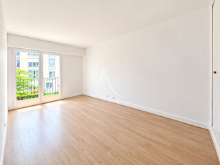  Appartement à louer 6 pièces 131 m²