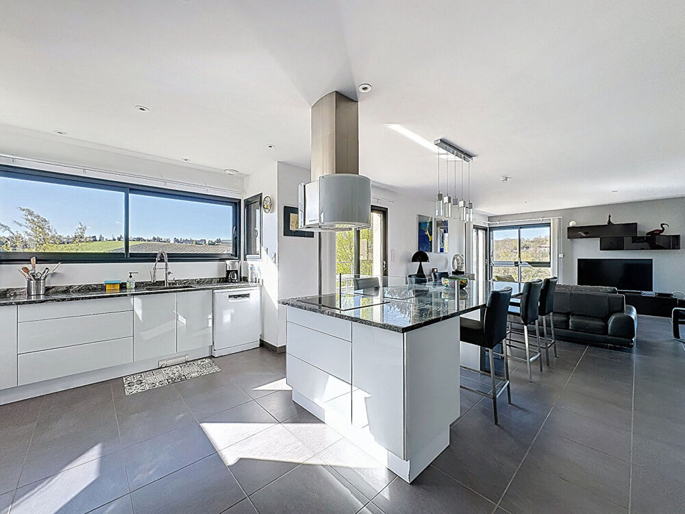 Maison contemporaine 6 pièces à vendre à Nailloux avec vue dégagée sur lac