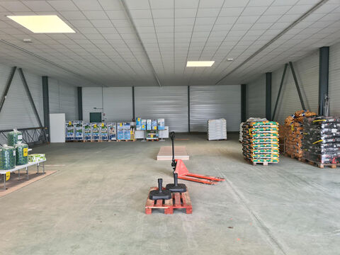 LOCAL COMMERCIAL - 367 m² - QUESTEMBERT 2500 56230 Questembert