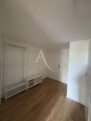  Appartement à louer 4 pièces 80 m²