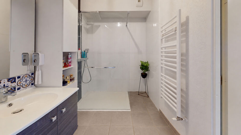 T3 64 m² avec terrasse 25 m², parking sous-sol, résidence récente 2017