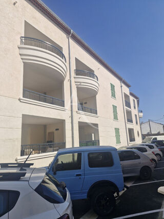  Parking / Garage à louer 1 pièce 17 m²