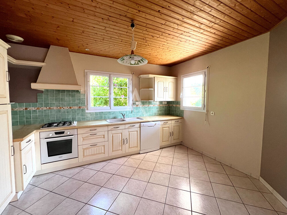 Maison familiale au coeur du bourg de Grosbreuil