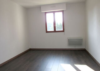  Appartement à louer 3 pièces 81 m²