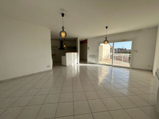  Appartement à louer 4 pièces 92 m²