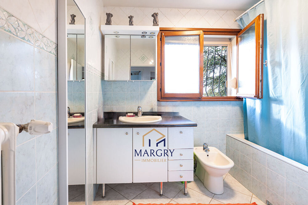 à vendre  Maison Cessy (01170)