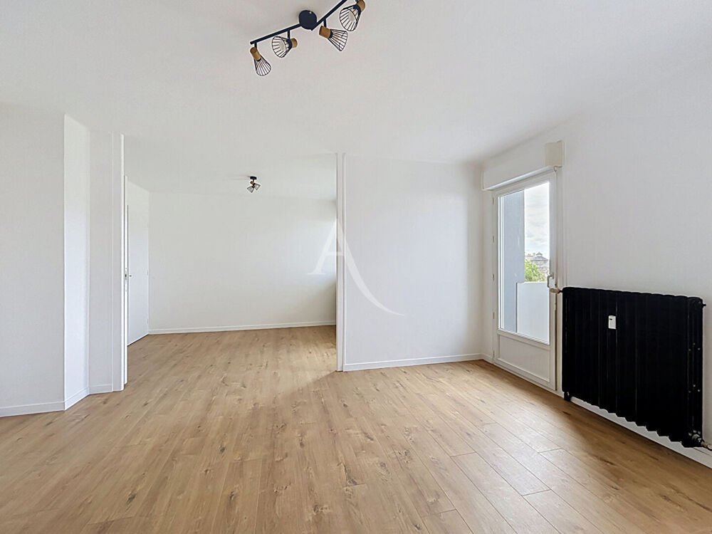 Vente Appartement Appartement - 4 pièces - 2 chambres - balcons - cave - stationnement Laval