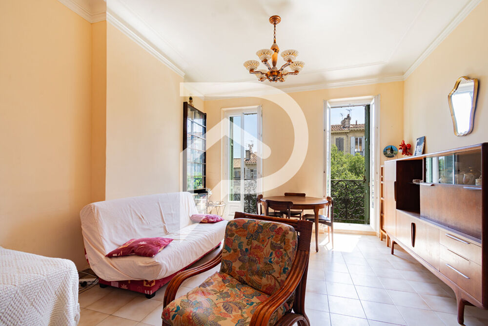 Vente Appartement Appartement  Bd CHAVE  quartier  CAMAS  vue Notre Dame - T3  de 79 m2 avec  Cave , box  fermé  . Marseille 13005 Marseille 5