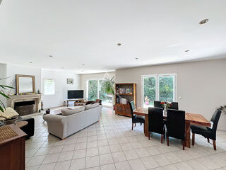  Maison  vendre 8 pices 240 m