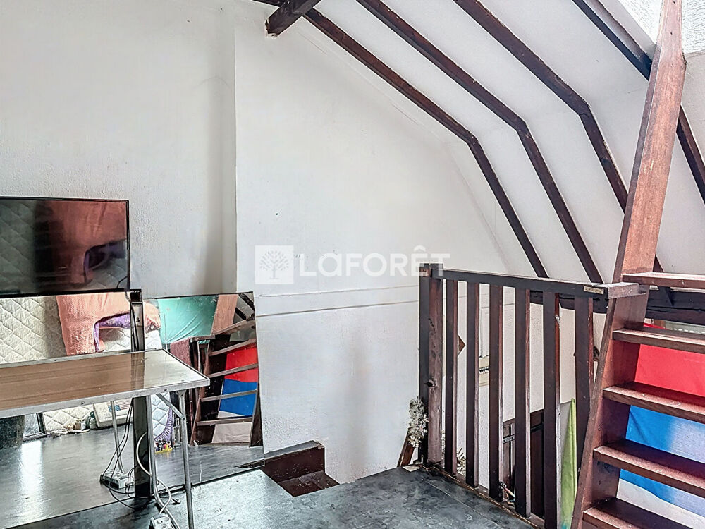Vente Appartement Studio loué lumineux avec mezzanine et charme ancien Centre historique de Chambéry Chambery