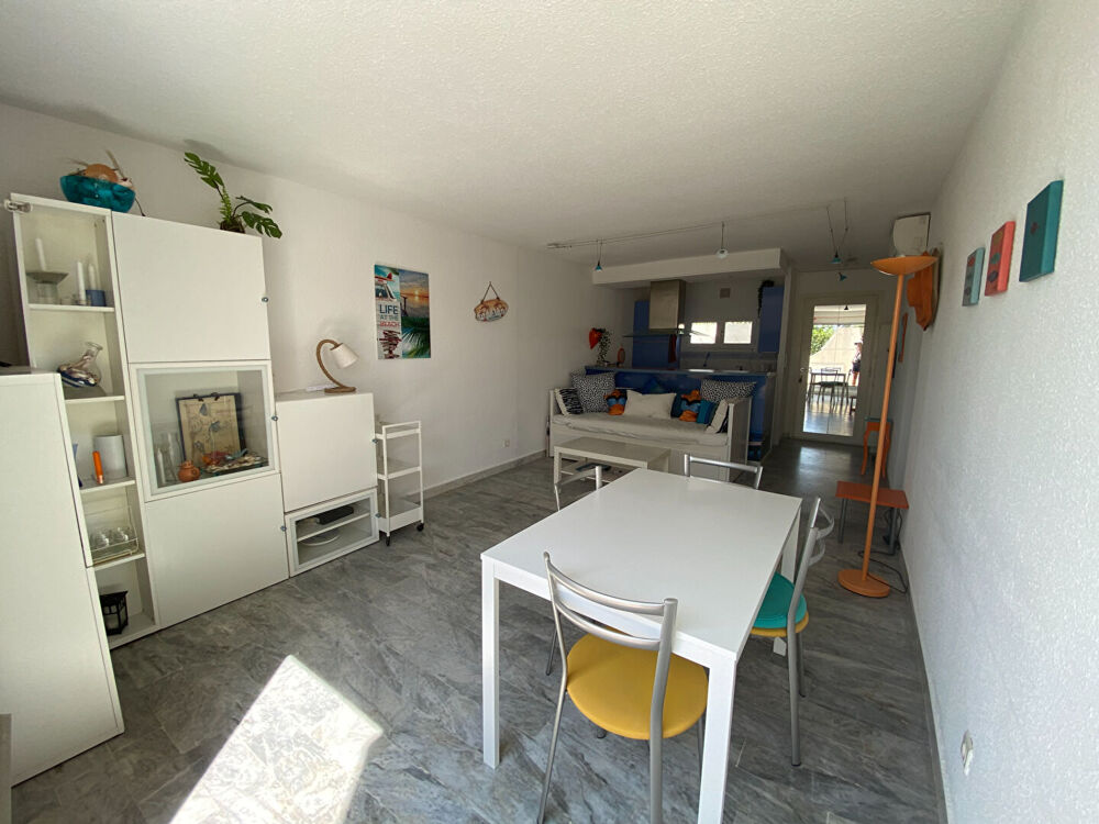 A louer à l'année en meublé, Villa trois pièces en copropriété