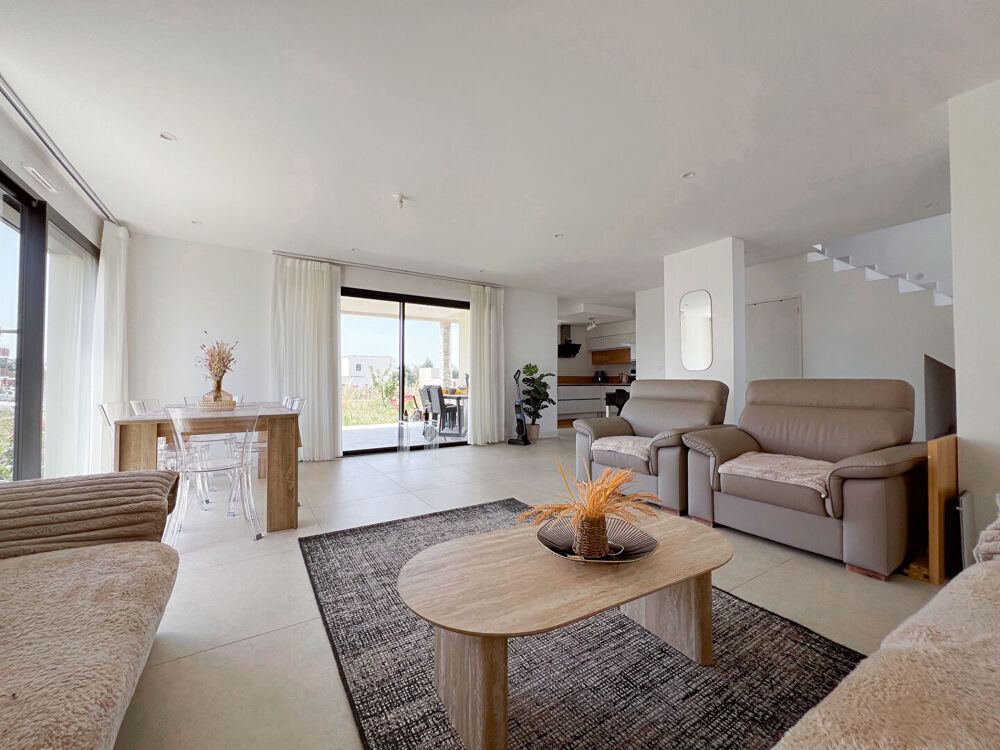 Maison contemporaine 6 pièces à vendre à Sainte Gemmes sur Loire avec une chambre au rez de chaussée