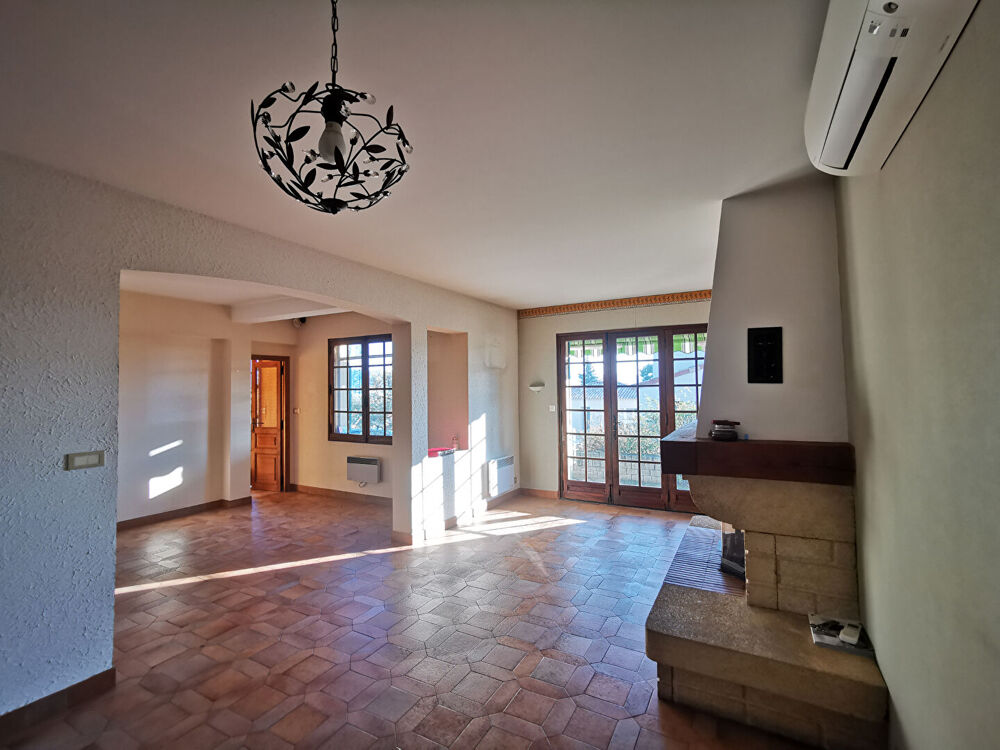 Vente Maison Maison Traditionnelle T5 (construite en 1973) de138 m²  sur un terrain de 550 m2 La fare les oliviers