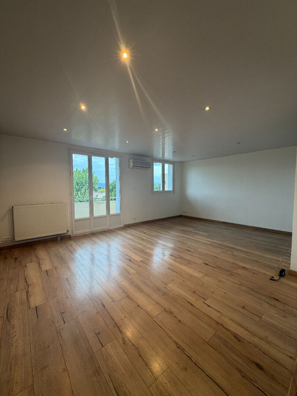 Location Appartement Appartement  joliment rénové avec balcon, cave et garage ! Livron sur drome