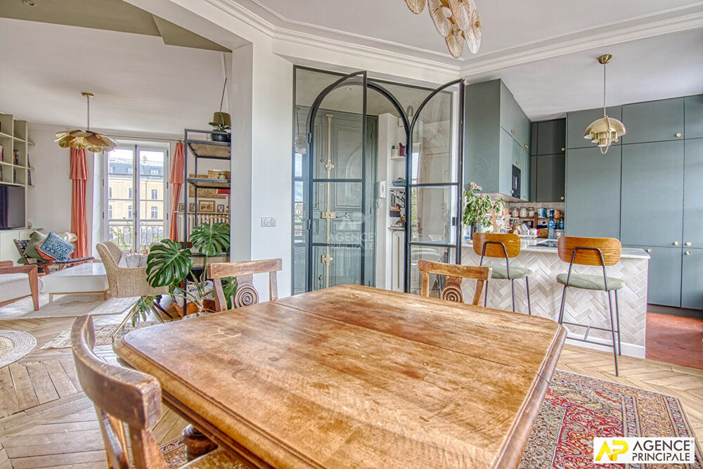Vente Appartement Versailles Chantiers / St Louis Appartement 5 pièces 107 m² carrez situé au 2ème étage d un immeuble ancien Versailles