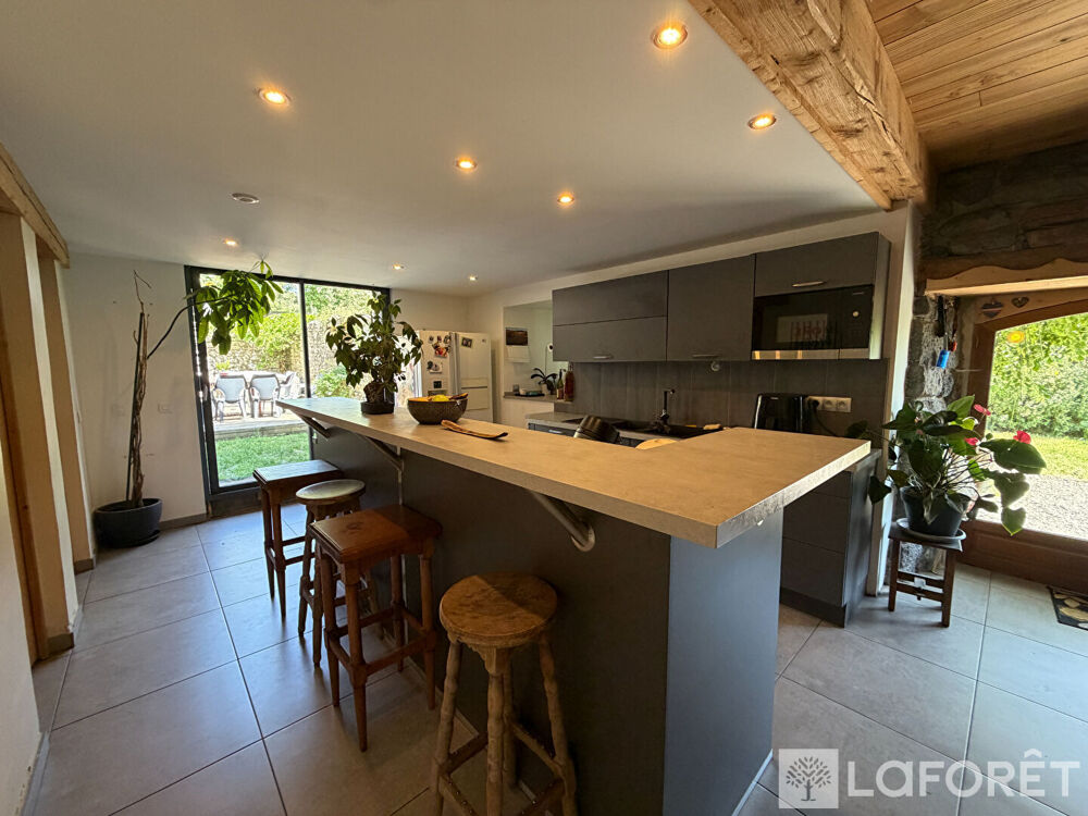 Vente Maison Maison Cussac 6 pièce(s) 186 m2 Cussac