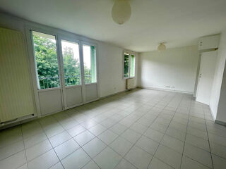  Appartement à louer 4 pièces 76 m²