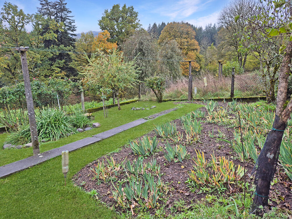 Vente Maison CORRÈZE. PRADINES. Maison en pierre de 4 chambres avec grange indépendante et jardin de 107 m² Pradines