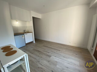  Appartement à louer 1 pièce 28 m²