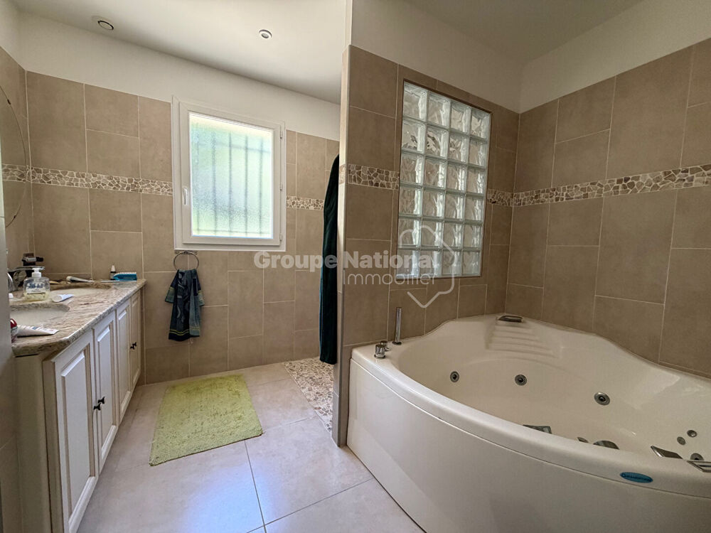 Villa Caveirac 6 pièce(s) 163 m2 sur 1200m2 avec piscine