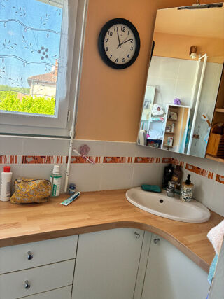  Immeuble à vendre 15 + pièces 250 m²