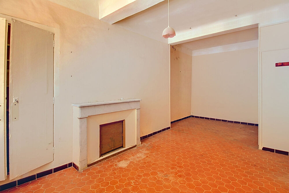 EXCLUSIVITE ! A VENDRE DRAGUIGNAN studio + appartement T2 + combles + cave