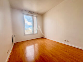  Appartement à louer 4 pièces 79 m²